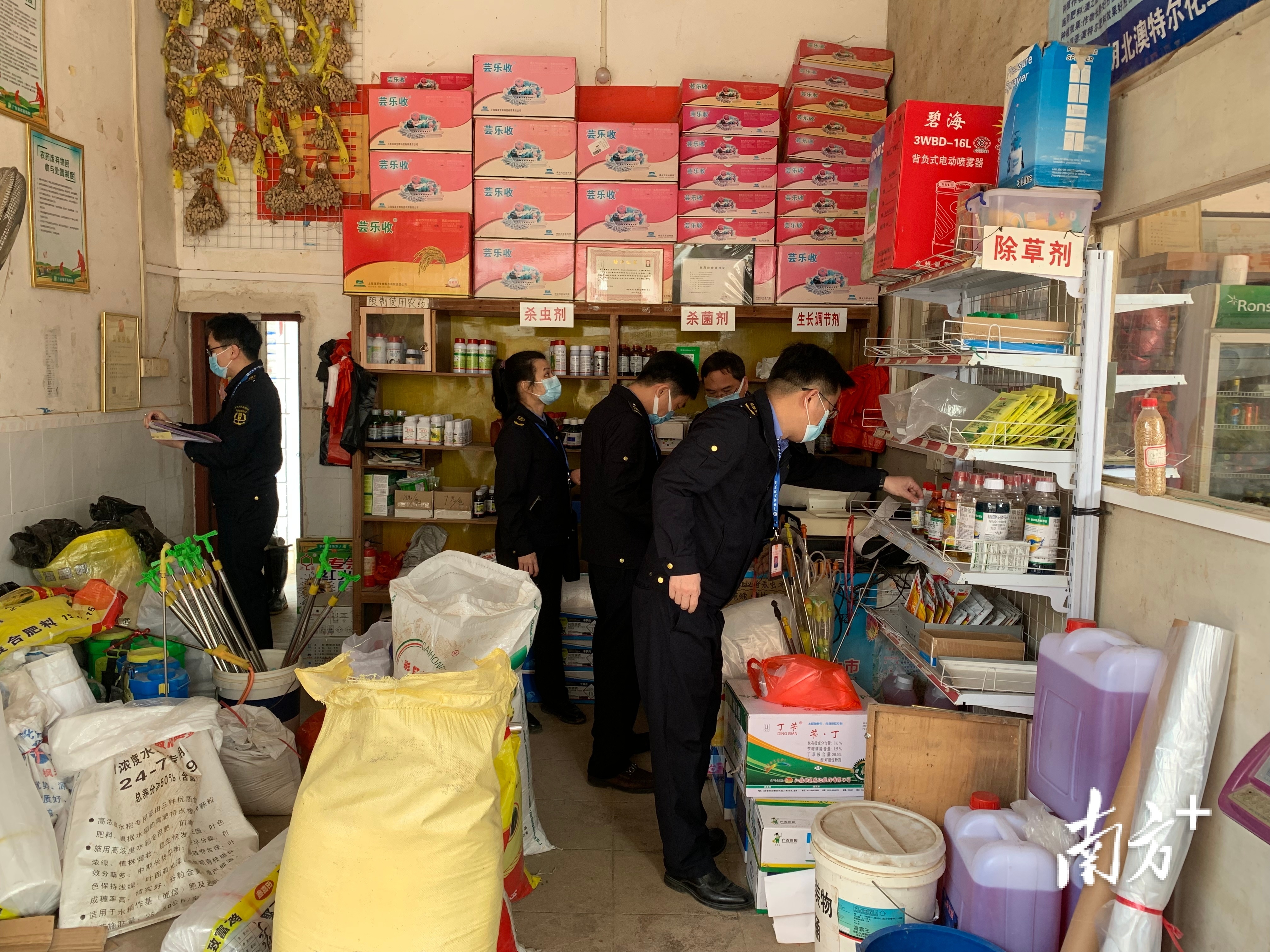 东源开展春耕备耕农资打假“春雷行动”。