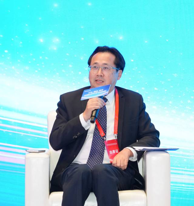 日韩av
党组书记、厅长刘棕会主持专题研讨环节。谭家富/摄